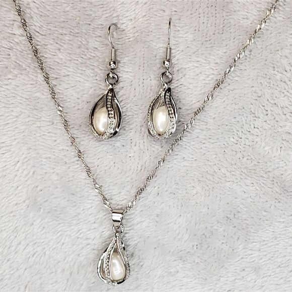 White Pearl Earrings and Necklace in silver Cage NWOT - Picture 2 of 7